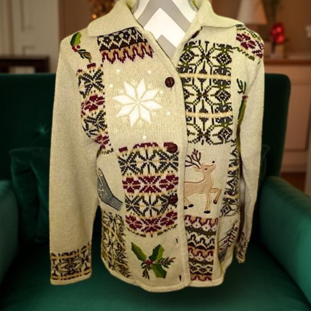 Holiday Sweater with Reindeer and Snowflake Patterns Cardigan Size L